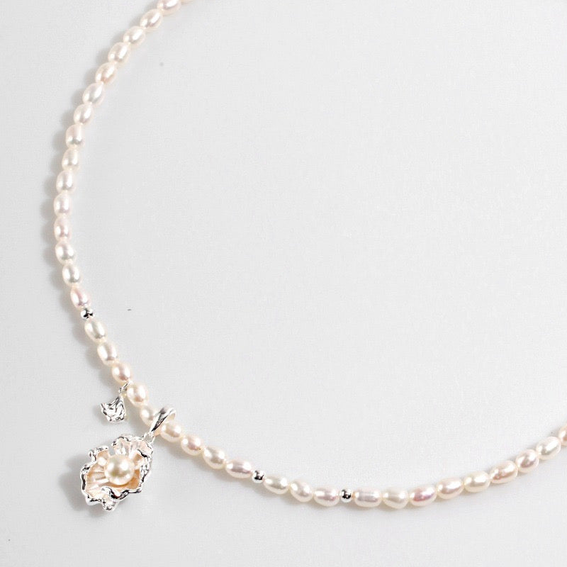Wave Embracing Pearl Necklace