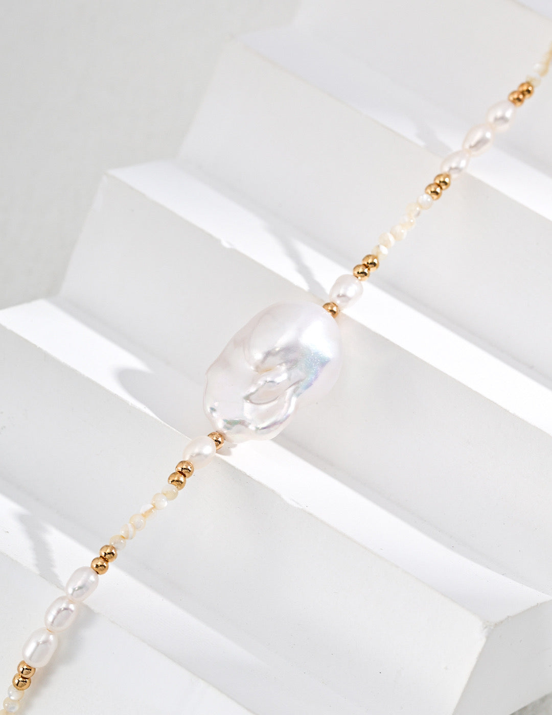 Central Pearl Grace Necklace