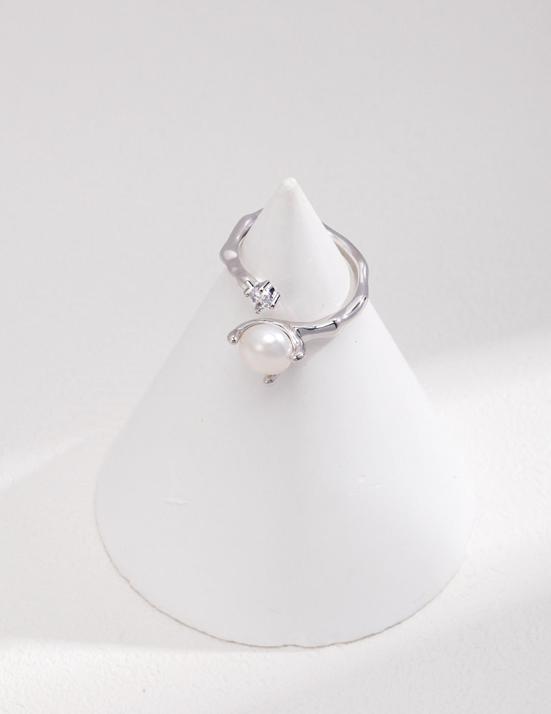 Pearl & Zircon Eclat Ring