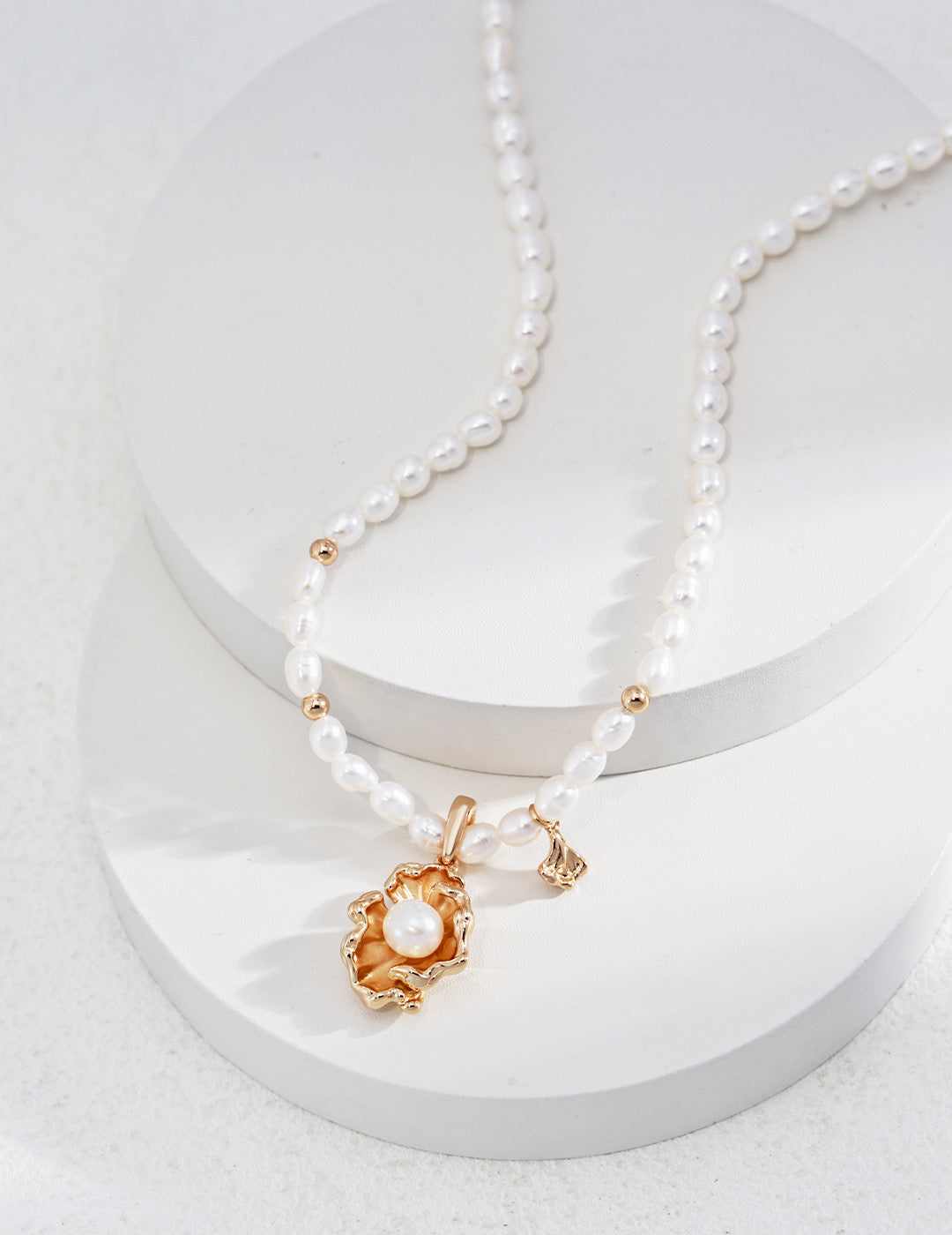 Wave Embracing Pearl Necklace