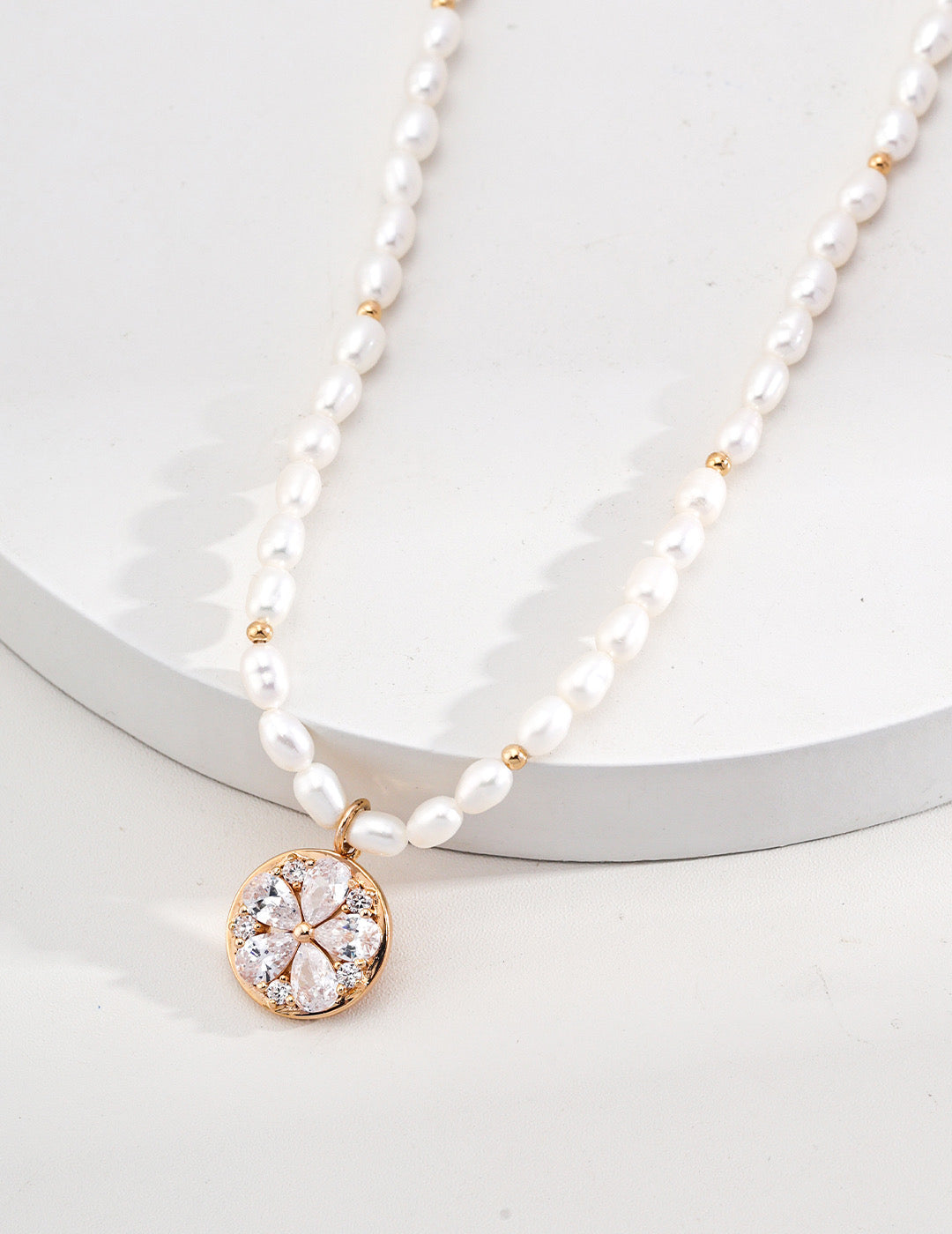 Petal Charm Pearl Necklace